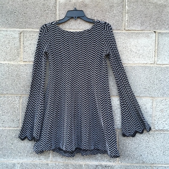 Free People Bella Knit Dress Bell Sleeve Black & White Chevron Pattern Small - Picture 3 of 9